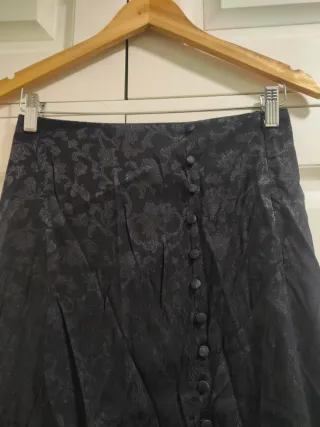 STRADIVARIUS - Falda negra satinada