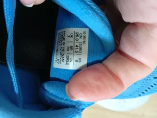 Tenis Asics niño talla 41,en mano