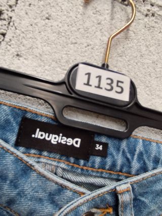 Pantalón Desigual vaquero desgastado