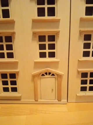 Casa de muñecas de madera