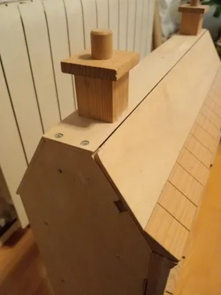 Casa de muñecas de madera