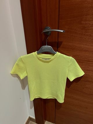 Camiseta corta amarilla de canalé