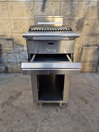 Parrilla de gas con piedra volcánica y agua