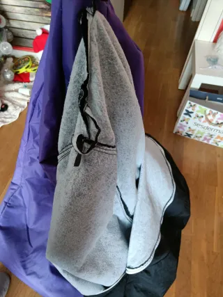 Puff pera reversibile viola e nero