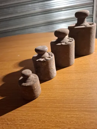 Lotto 4 pesi in ghisa