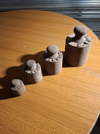 Lotto 4 pesi in ghisa