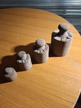 Lotto 4 pesi in ghisa