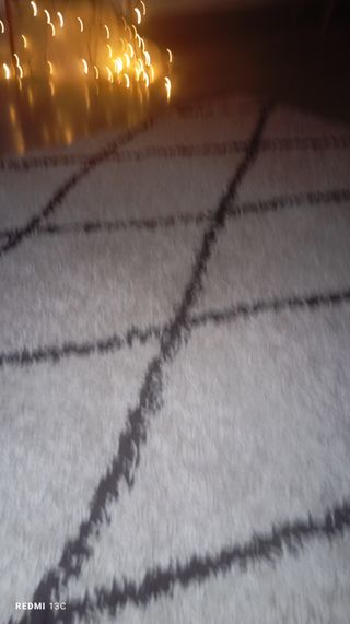 Alfombra de comedor beige y marrón