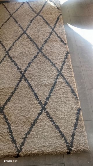 Alfombra de comedor beige y marrón