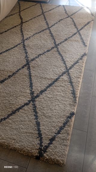 Alfombra de comedor beige y marrón