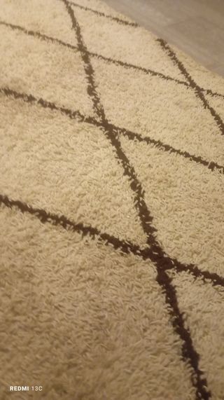 Alfombra de comedor beige y marrón