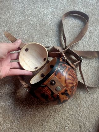 Dos bolsitos: Imitación cuero y artesanal