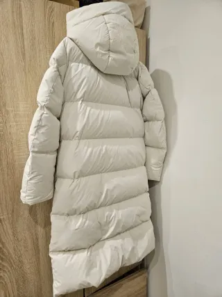 Abrigo largo acolchado con capucha