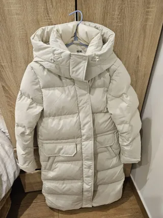 Abrigo largo acolchado con capucha