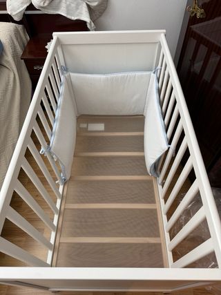 Cuna de bebé blanca