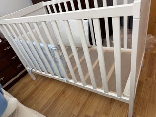 Cuna de bebé blanca