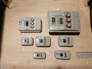 Interruptores Ticino Trifásicos y Monofásicos