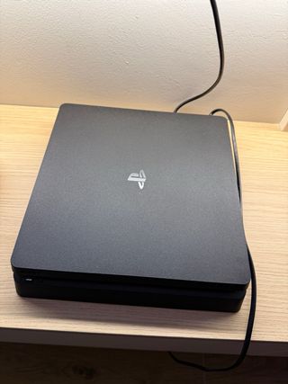 PS4 Slim Negra 500GB + 2 Mandos y 2 Juegos