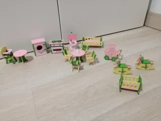 Muebles de juguete para casa de muñecas