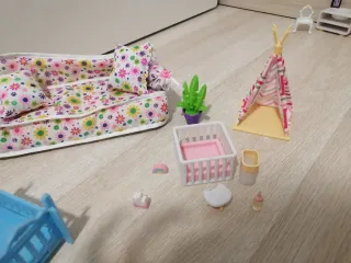 Muebles de juguete para casa de muñecas