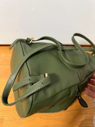 Mochila de piel verde
