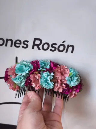 Flor y pendientes flamenca