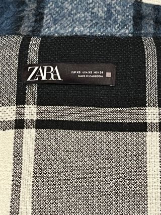 Cazadora Zara cuadros azul y blanco