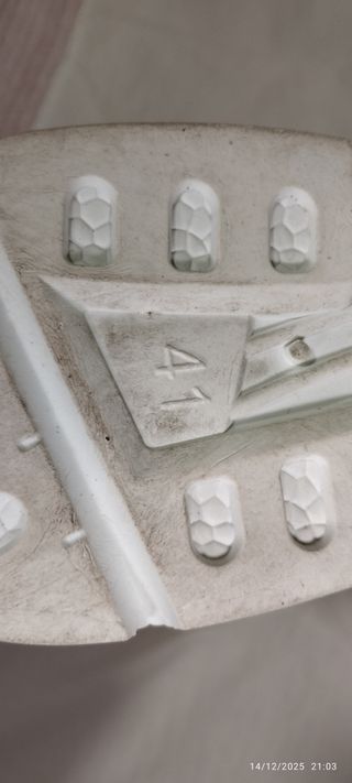 Scarpe da ginnastica arancioni e bianche