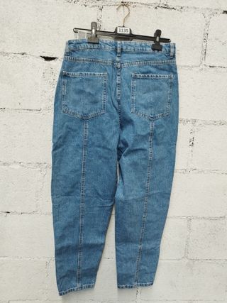 Pantalón vaquero azul desigual