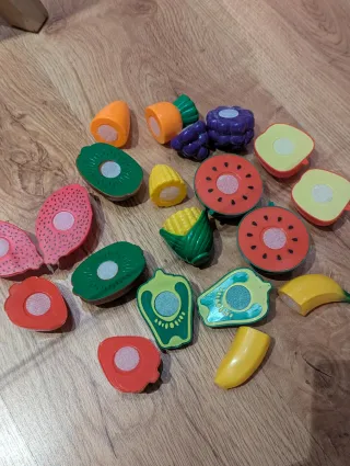 Set de verduras y frutas para cortar.