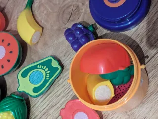 Set de verduras y frutas para cortar.