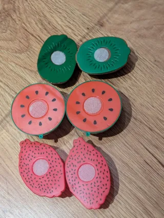 Set de verduras y frutas para cortar.