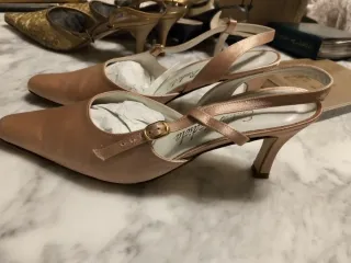 Bolso y sandalias de fiesta rosa salmón