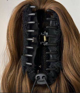 Extension coleta larga ondulada castaña con pinza