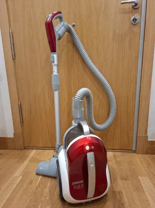 Aspiradora LG 2000W sin bolsa con cable