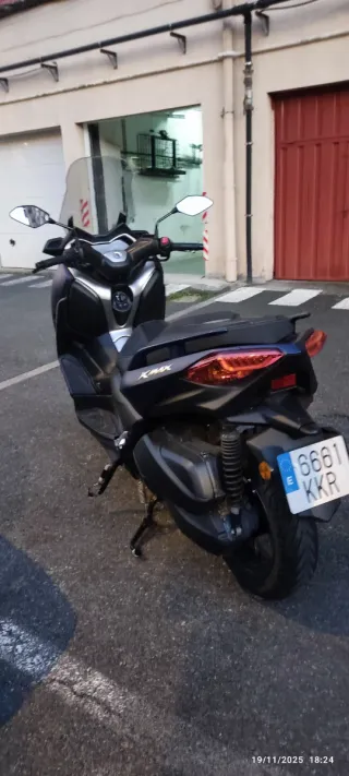 Scooter 10200 km. Yamaha XMAX 300 del año 2017.