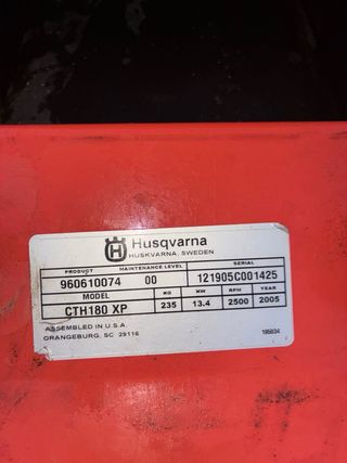 Tractor cortacésped Husqvarna rojo