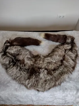 Estola capa de pelo marrón y gris