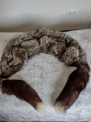 Estola capa de pelo marrón y gris