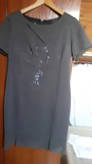 Vestido cinza com bordado