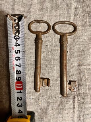 Antiguas llaves de hierro forjado