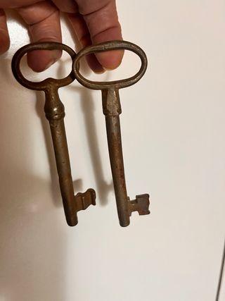 Antiguas llaves de hierro forjado