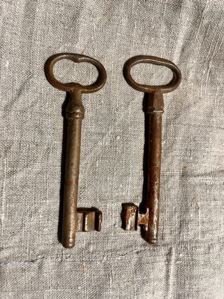 Antiguas llaves de hierro forjado