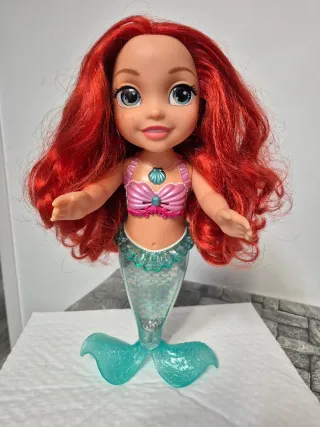 Muñeca Sirenita Disney Ariel Canta y Brilla