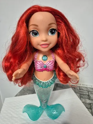 Muñeca Sirenita Disney Ariel Canta y Brilla