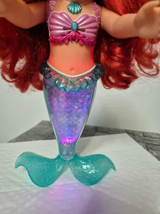 Muñeca Sirenita Disney Ariel Canta y Brilla