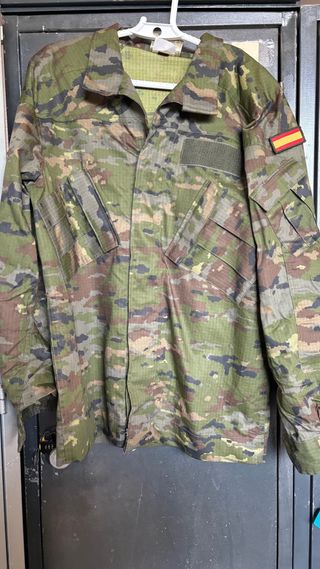 Chaqueta militar camuflaje España