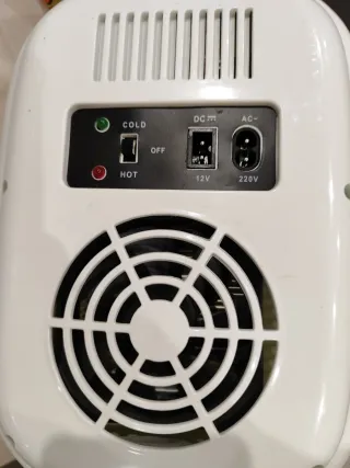 Mini Nevera Portátil, con espejo y luz