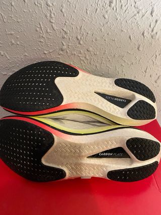 Zapatillas Kiprun KD900x con placa de carbono.