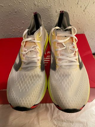Zapatillas Kiprun KD900x con placa de carbono.
